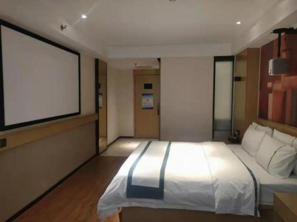 Bed in City Comfort Inn Guangzhou Southern Hospital Tonghe Metro Station