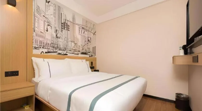 Bed in City Comfort Inn Guangzhou Southern Hospital Tonghe Metro Station