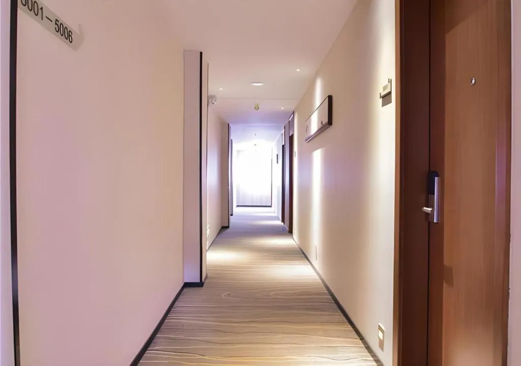 Jtour Inn Xianning Chongyang Taoxi Avenue