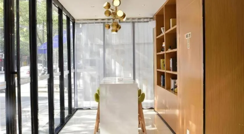 Jtour Inn Xianning Chongyang Taoxi Avenue