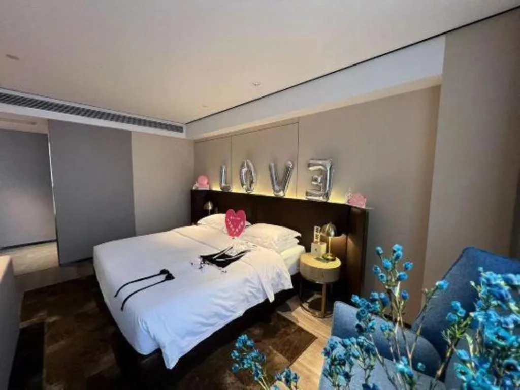 Bed in Echarm Plus Hotel Changsha High-speed Railway South Station Desiqin