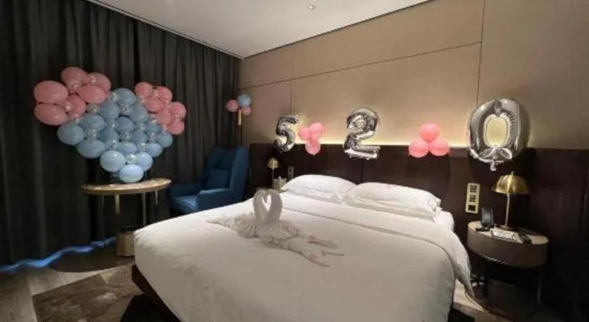 Bed in Echarm Plus Hotel Changsha High-speed Railway South Station Desiqin