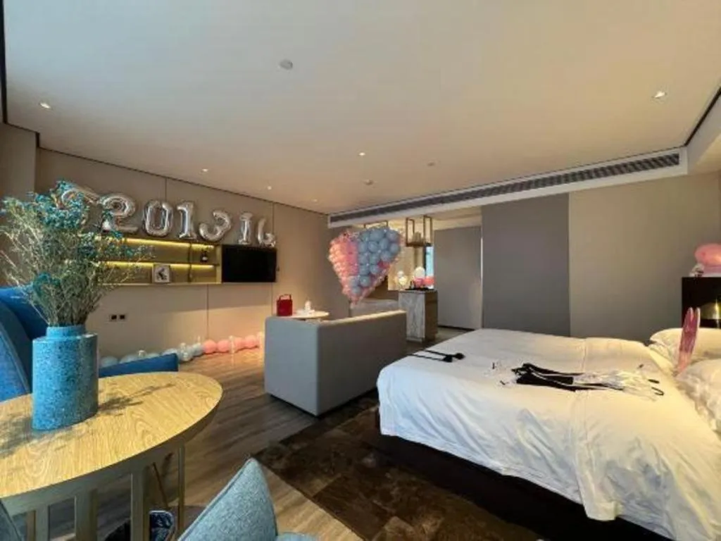 Bed in Echarm Plus Hotel Changsha High-speed Railway South Station Desiqin