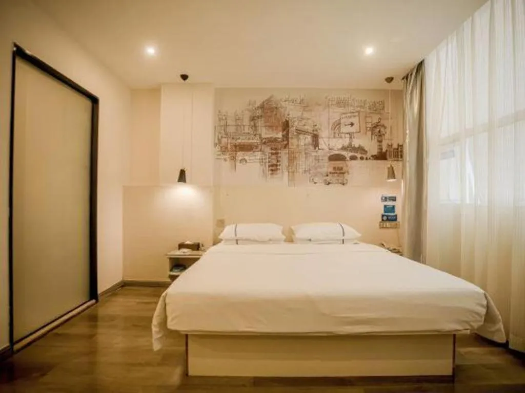 Bed in City Comfort Inn Guangzhou Dashi Metro Station Zoo Main Branch