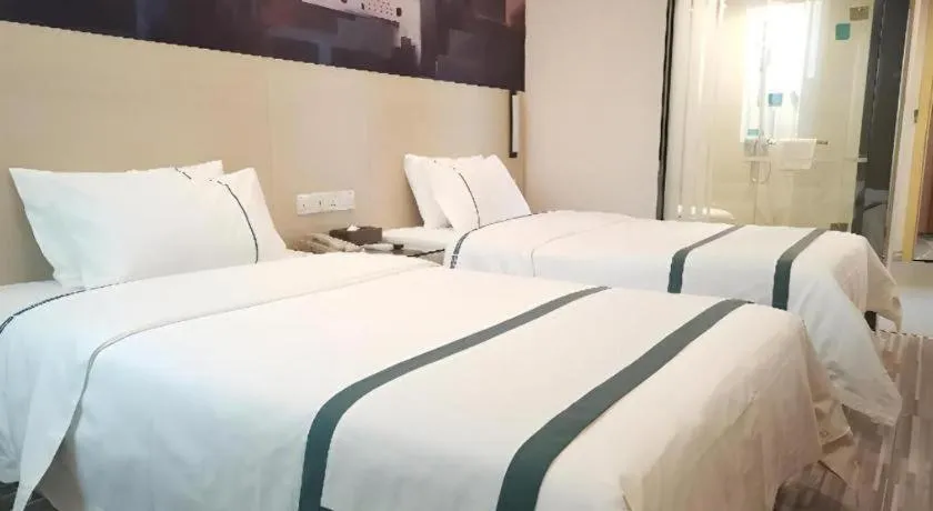 Bed in City Comfort Inn Guangzhou Dashi Metro Station Zoo Main Branch