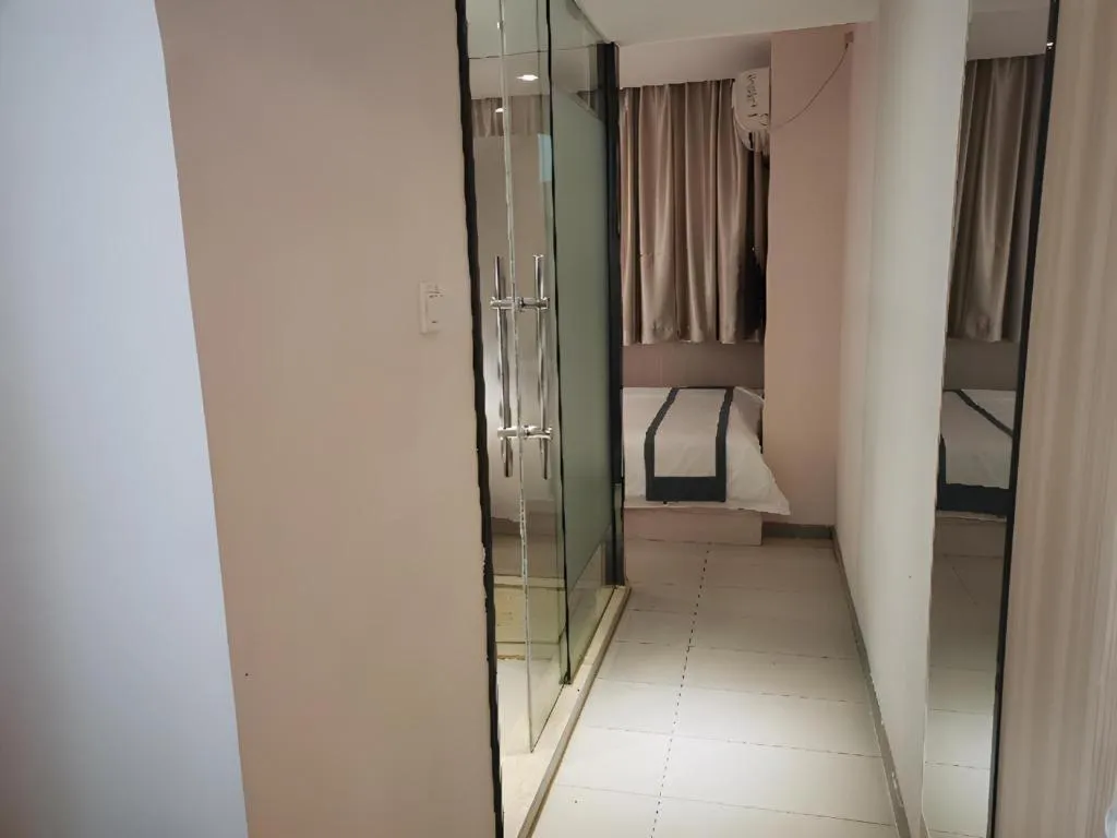 Bed in City Comfort Inn Guangzhou Dashi Metro Station Zoo Main Branch