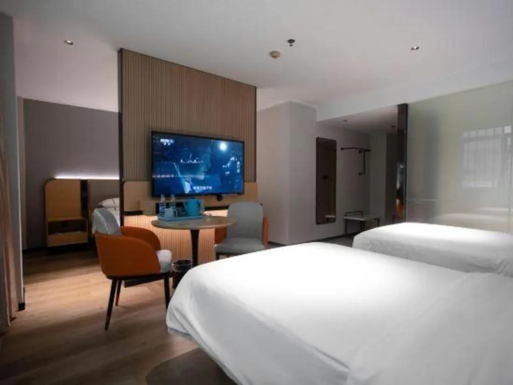 Bed in City Comfort Inn Guangzhou Dashi Metro Station Zoo Main Branch