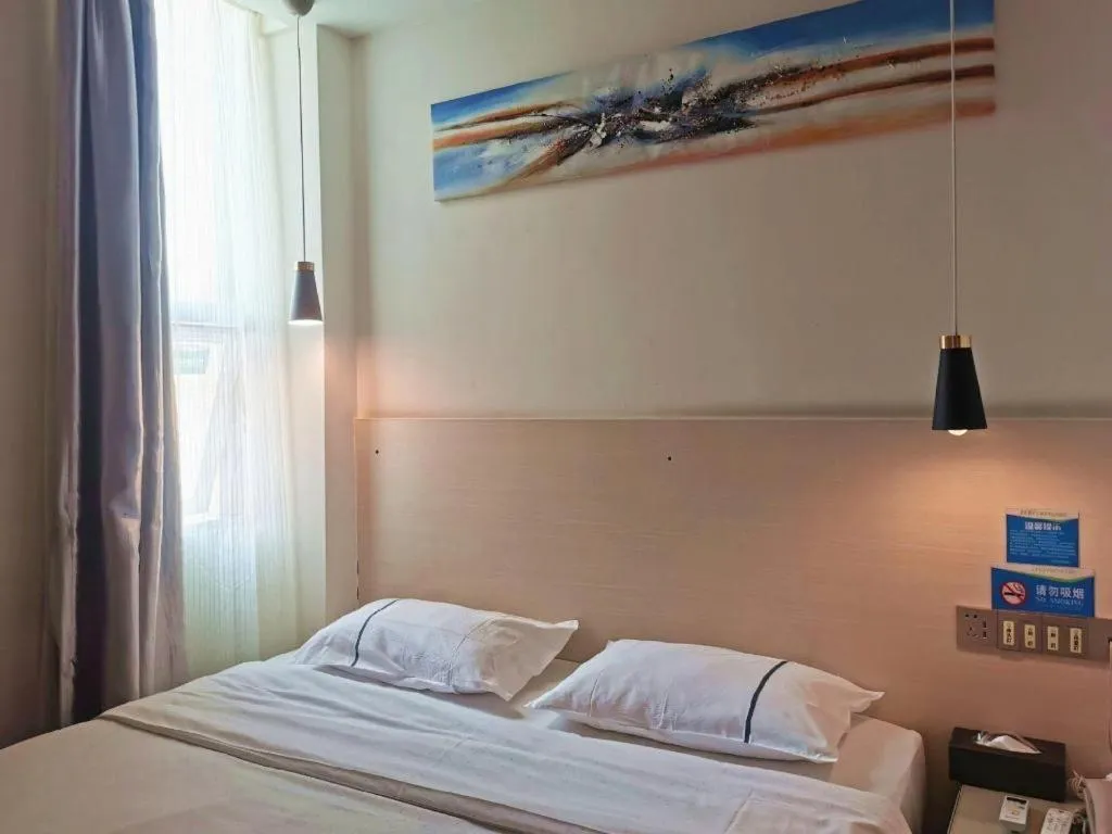 Bed in City Comfort Inn Guangzhou Dashi Metro Station Zoo Main Branch