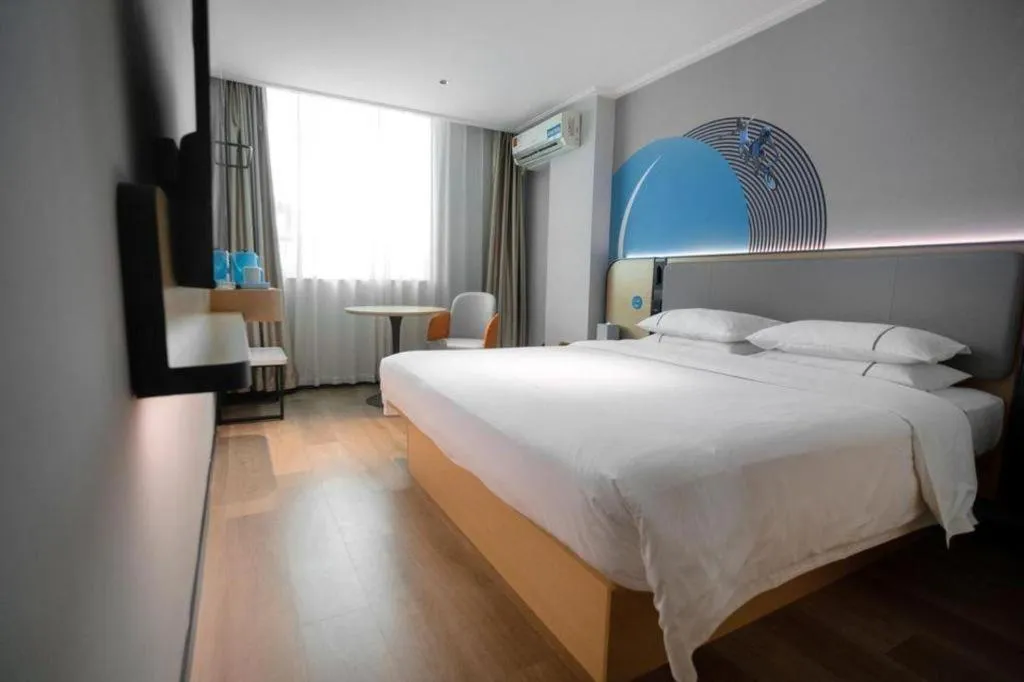 Bed in City Comfort Inn Guangzhou Dashi Metro Station Zoo Main Branch