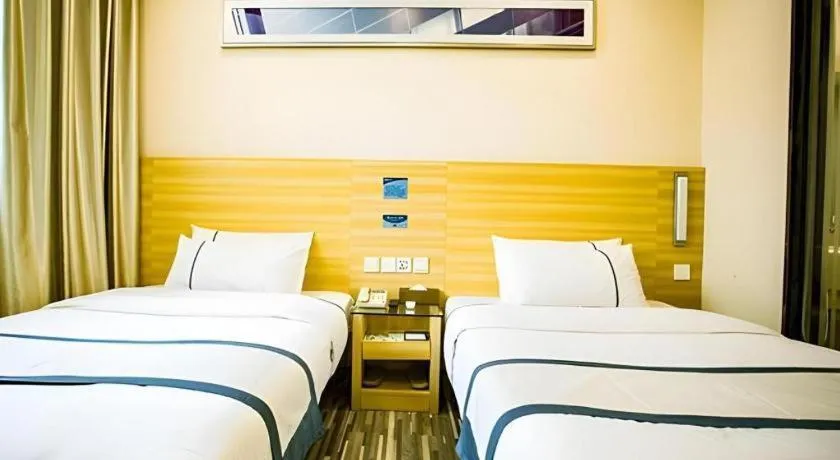 Bed in City Comfort Inn Guangzhou Dashi Metro Station Zoo Main Branch