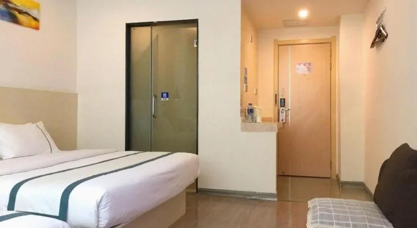 Bed in City Comfort Inn Guangzhou Dashi Metro Station Zoo Main Branch