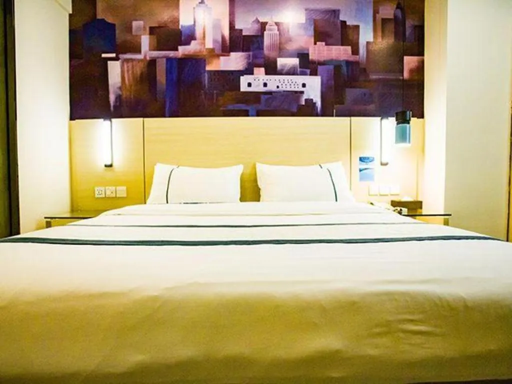 Bed in City Comfort Inn Guangzhou Dashi Metro Station Zoo Main Branch