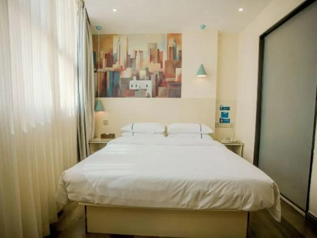 Bed in City Comfort Inn Guangzhou Dashi Metro Station Zoo Main Branch