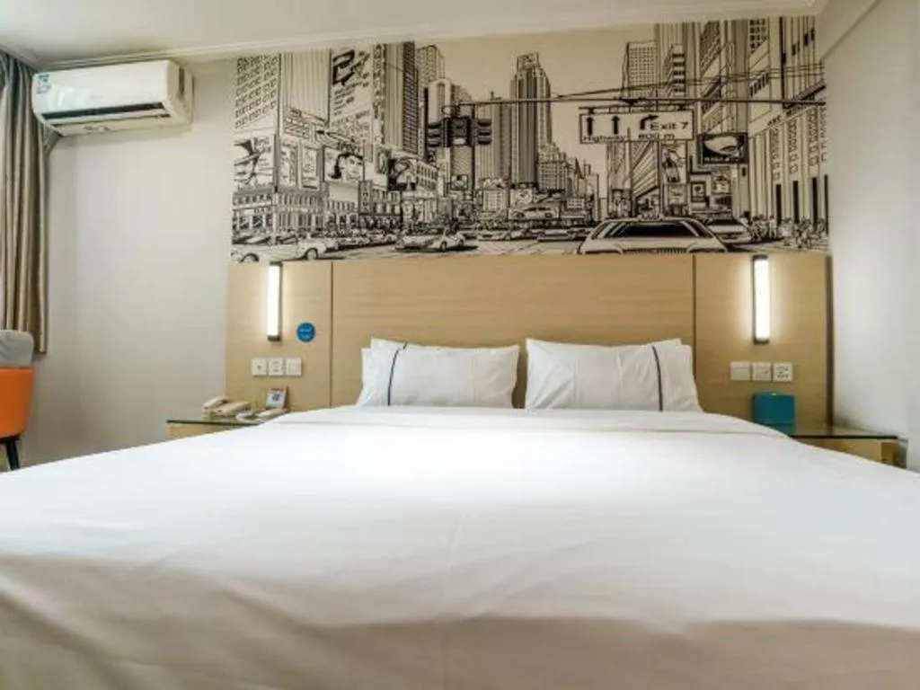 Bed in City Comfort Inn Guangzhou Dashi Metro Station Zoo Main Branch