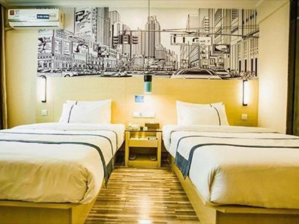 Bed in City Comfort Inn Guangzhou Dashi Metro Station Zoo Main Branch