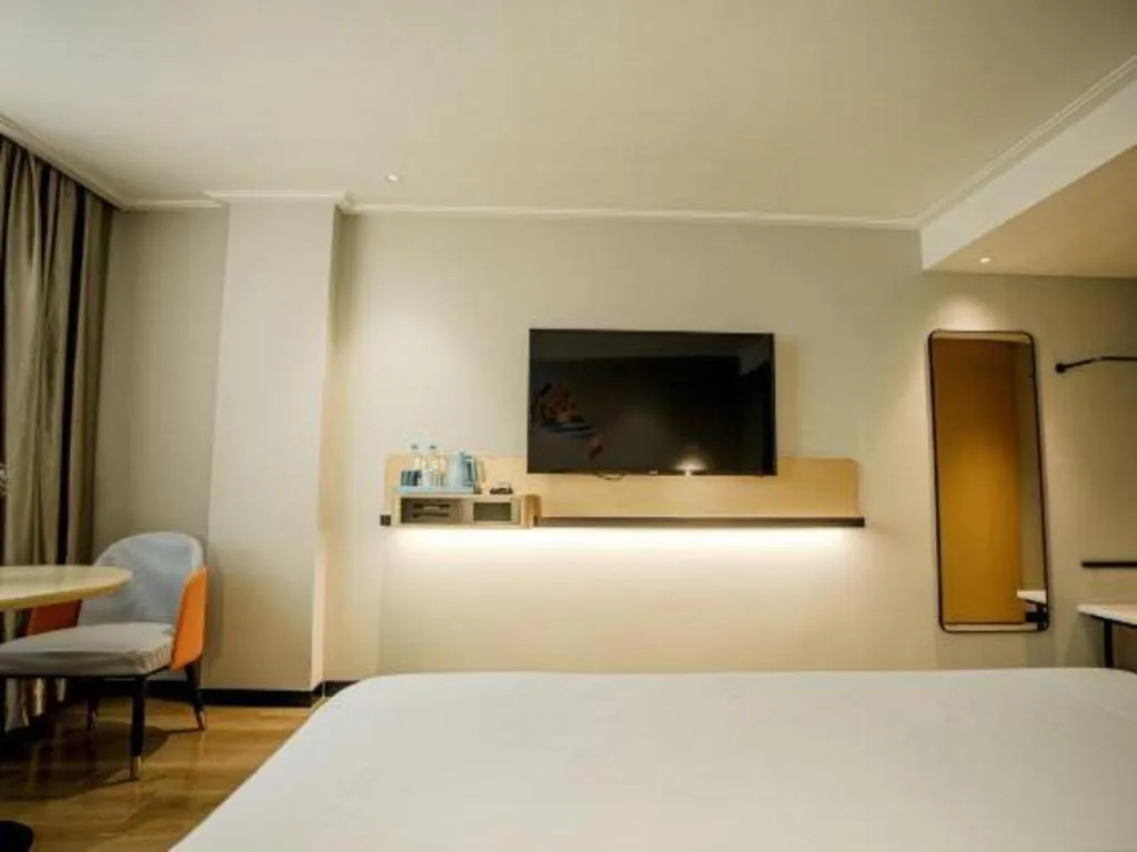 Bed in City Comfort Inn Guangzhou Dashi Metro Station Zoo Main Branch