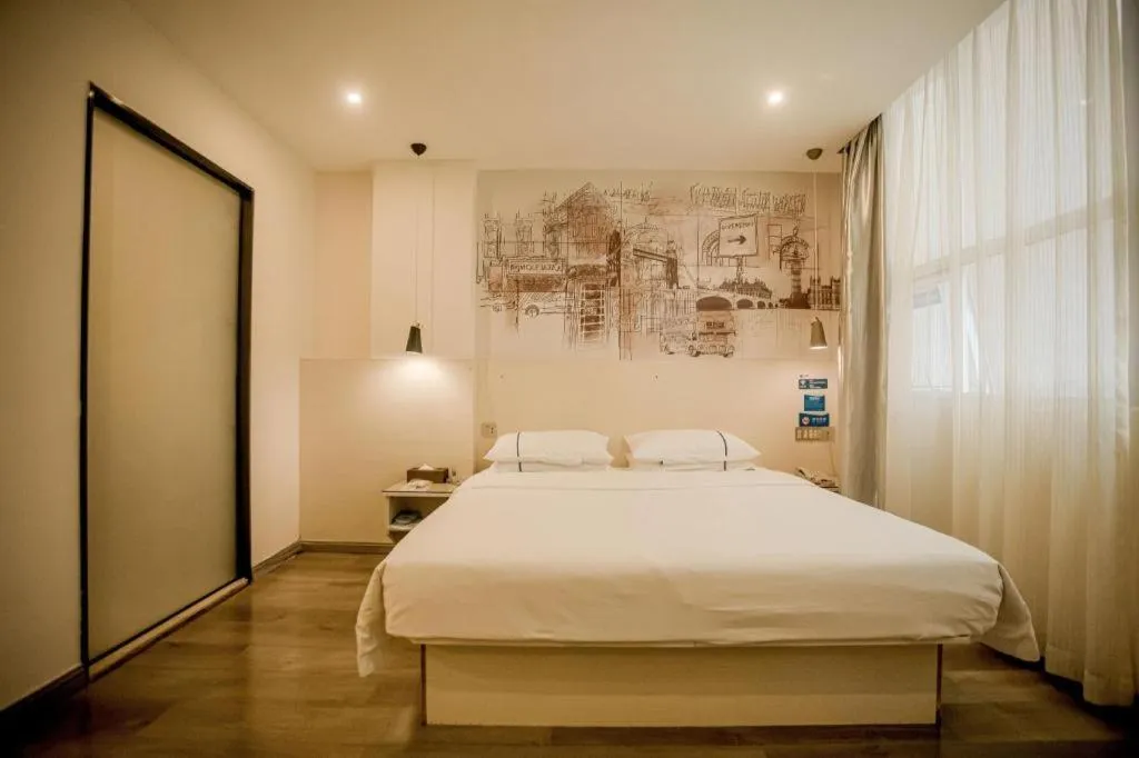 Bed in City Comfort Inn Guangzhou Dashi Metro Station Zoo Main Branch