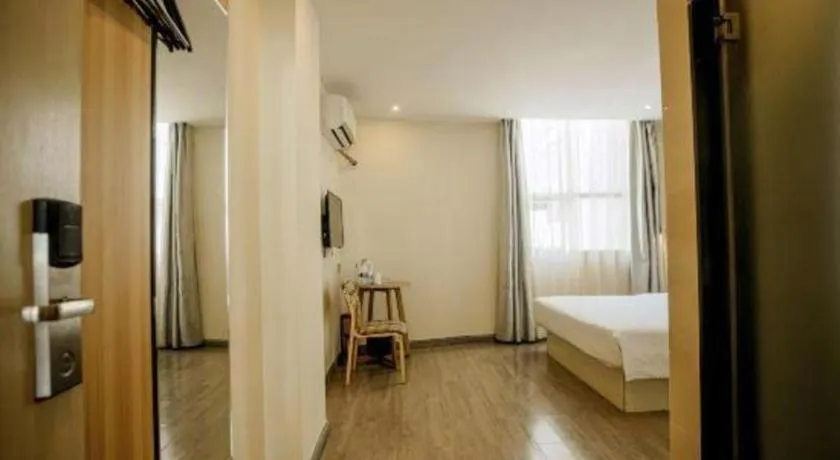 Bed in City Comfort Inn Guangzhou Dashi Metro Station Zoo Main Branch