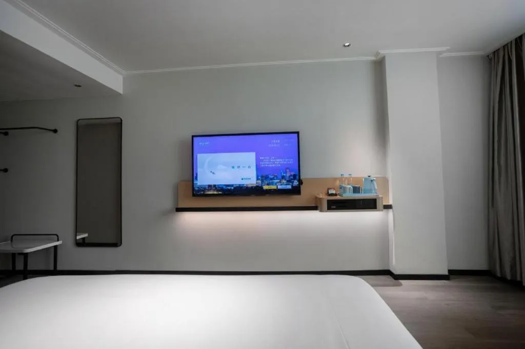 Bed in City Comfort Inn Guangzhou Dashi Metro Station Zoo Main Branch