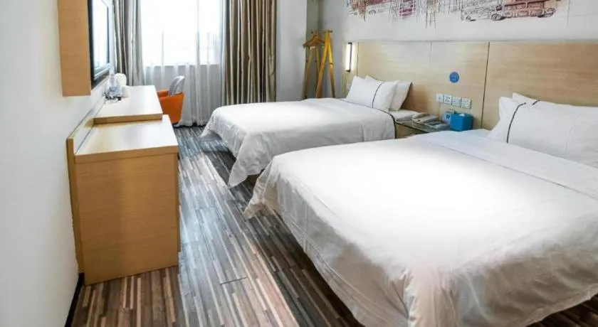 Bed in City Comfort Inn Guangzhou Dashi Metro Station Zoo Main Branch