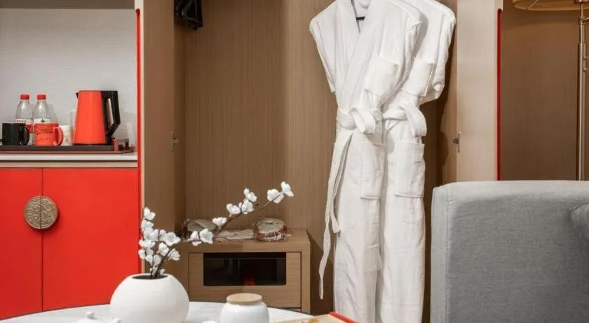 Echeng Hotel Changsha Evening News