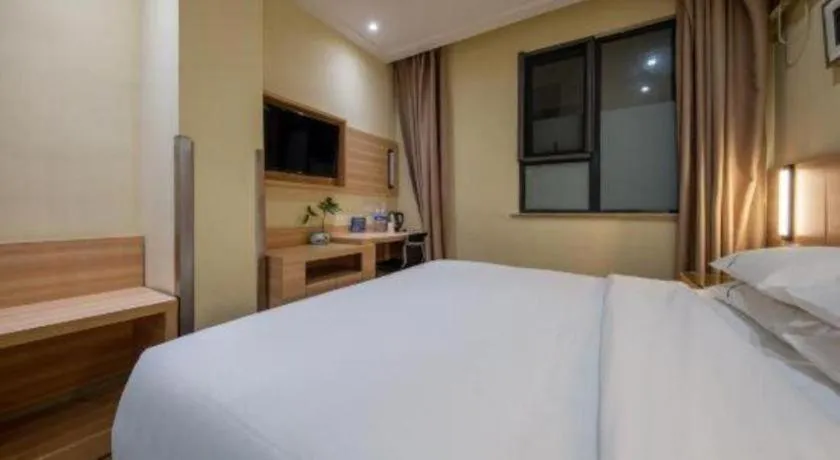 Bed in City Comfort Inn Shanghai International Tourism Resort Disney