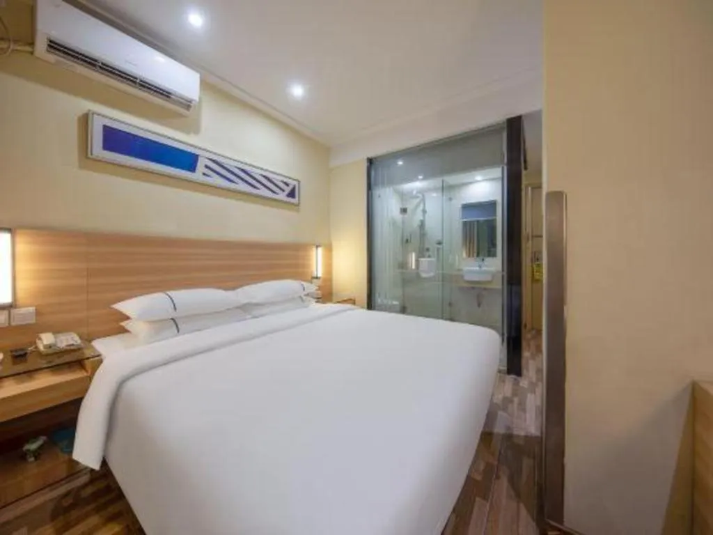 Bed in City Comfort Inn Shanghai International Tourism Resort Disney