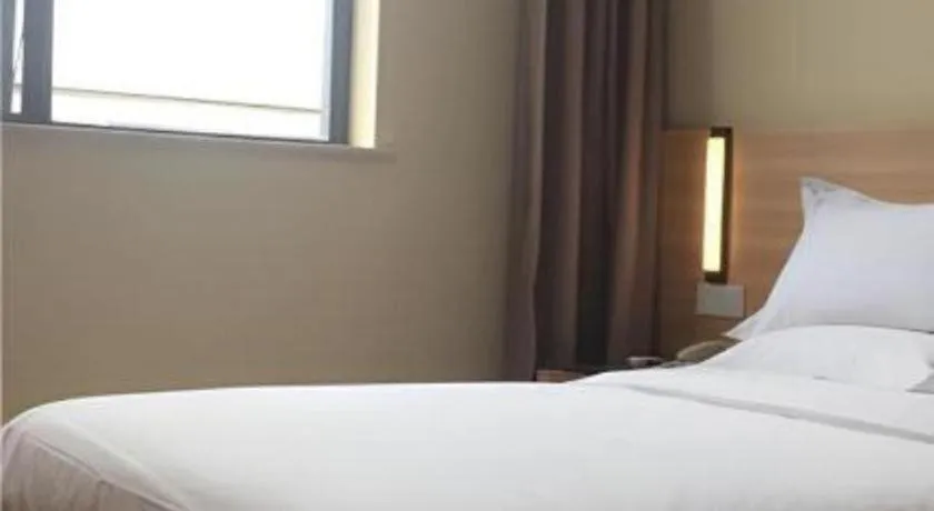 Bed in City Comfort Inn Shanghai International Tourism Resort Disney