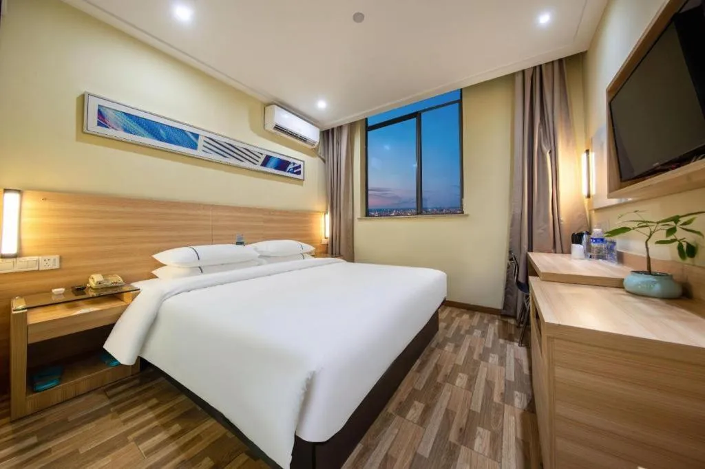 Bed in City Comfort Inn Shanghai International Tourism Resort Disney