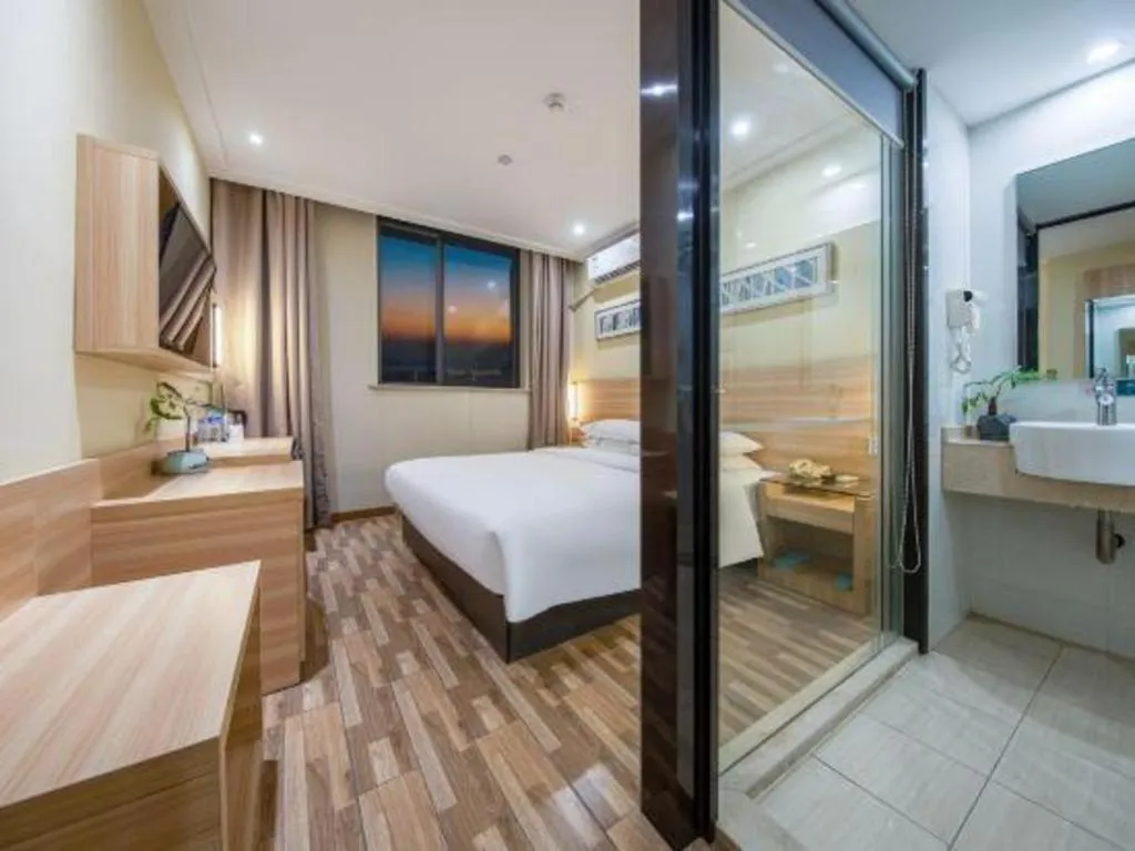 Bed in City Comfort Inn Shanghai International Tourism Resort Disney