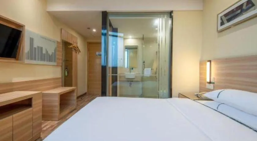 Bed in City Comfort Inn Shanghai International Tourism Resort Disney