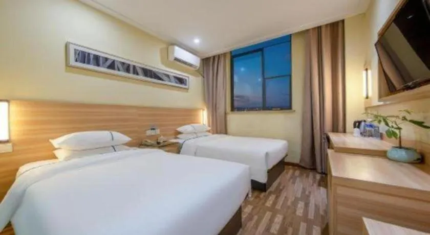 Bed in City Comfort Inn Shanghai International Tourism Resort Disney