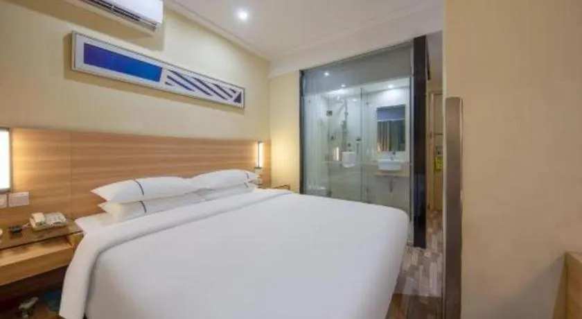 Bed in City Comfort Inn Shanghai International Tourism Resort Disney