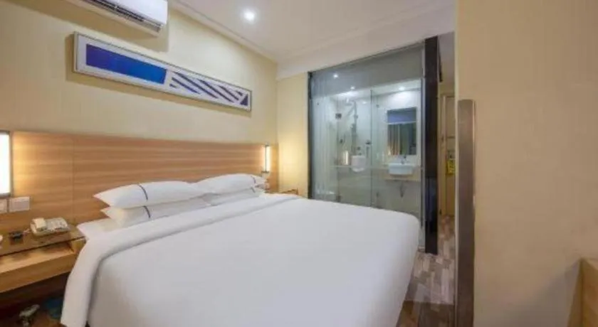 Bed in City Comfort Inn Shanghai International Tourism Resort Disney