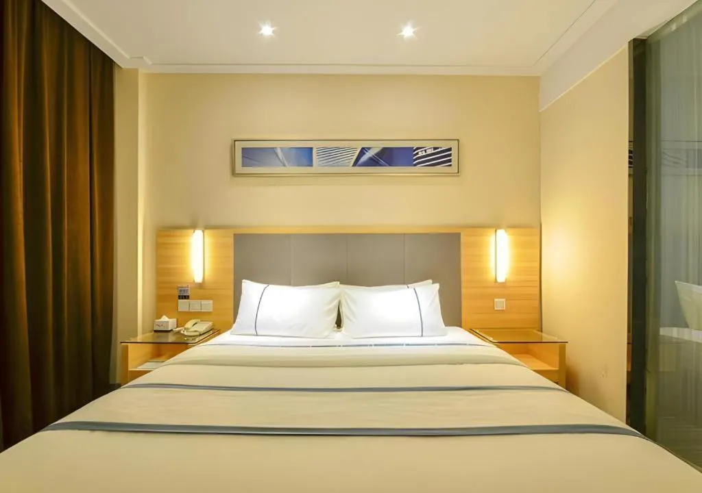 Bed in City Comfort Inn Xiao'gan City Beijing Road