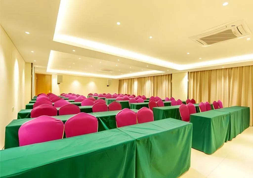 JTOUR Inn Hechi Yizhou Municipal Central Plaza