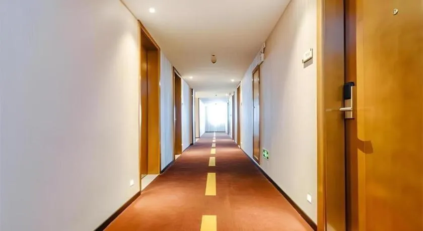 JTOUR Inn Hechi Yizhou Municipal Central Plaza