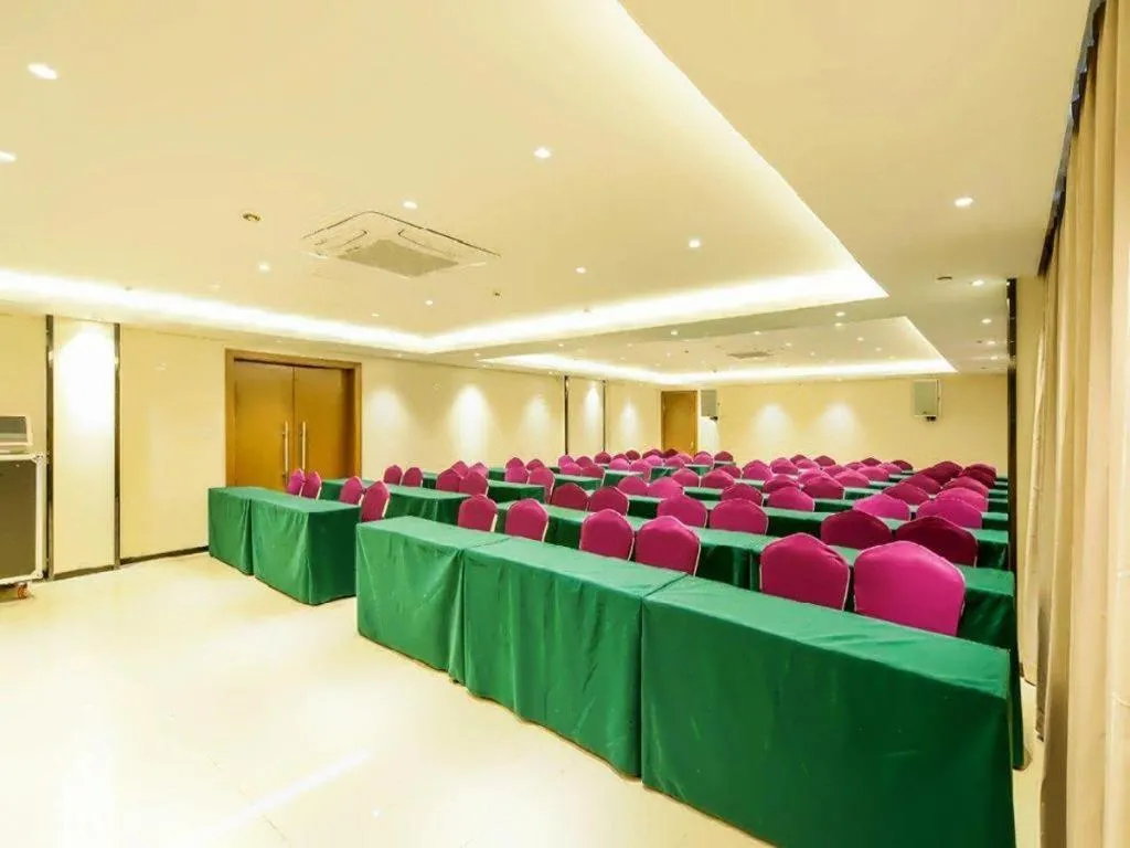 JTOUR Inn Hechi Yizhou Municipal Central Plaza