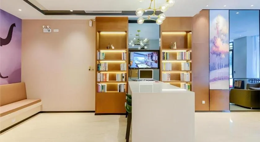 JTOUR Inn Hechi Yizhou Municipal Central Plaza