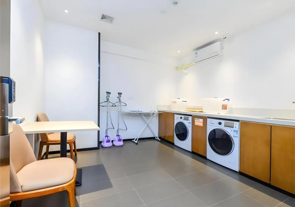 JTOUR Inn Hechi Yizhou Municipal Central Plaza