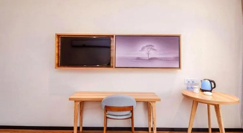 JTOUR Inn Hechi Yizhou Municipal Central Plaza