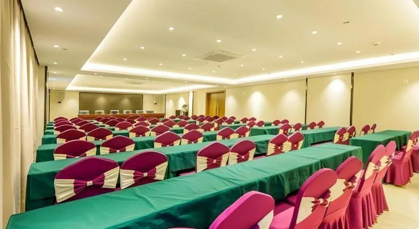 JTOUR Inn Hechi Yizhou Municipal Central Plaza