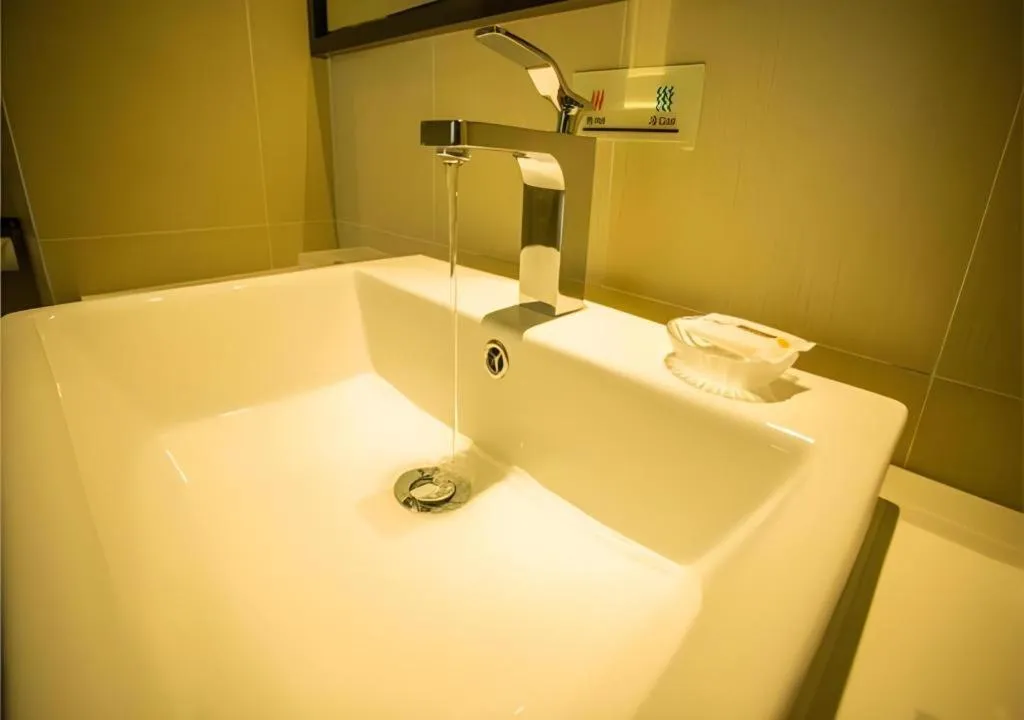 JTOUR Inn Hechi Yizhou Municipal Central Plaza