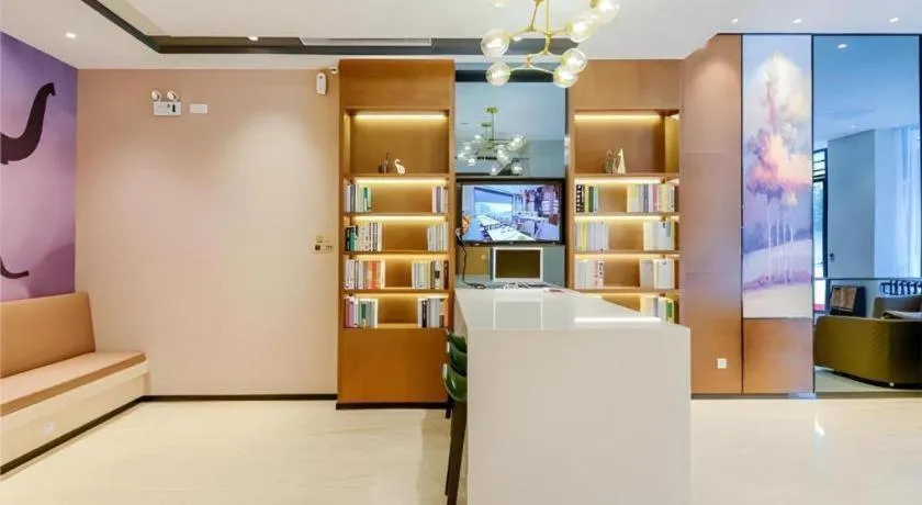 JTOUR Inn Hechi Yizhou Municipal Central Plaza