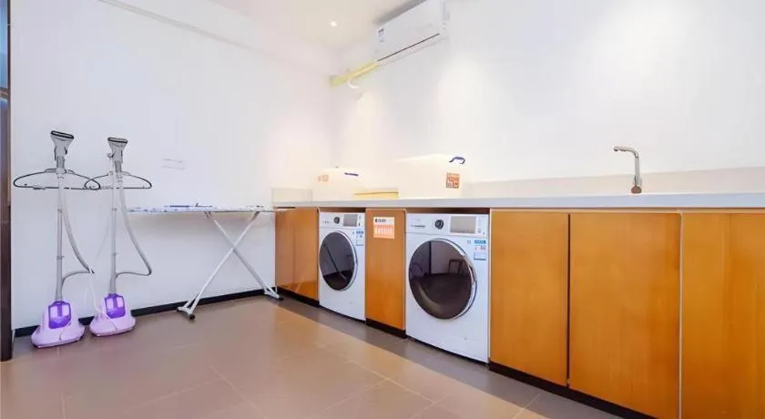 JTOUR Inn Hechi Yizhou Municipal Central Plaza