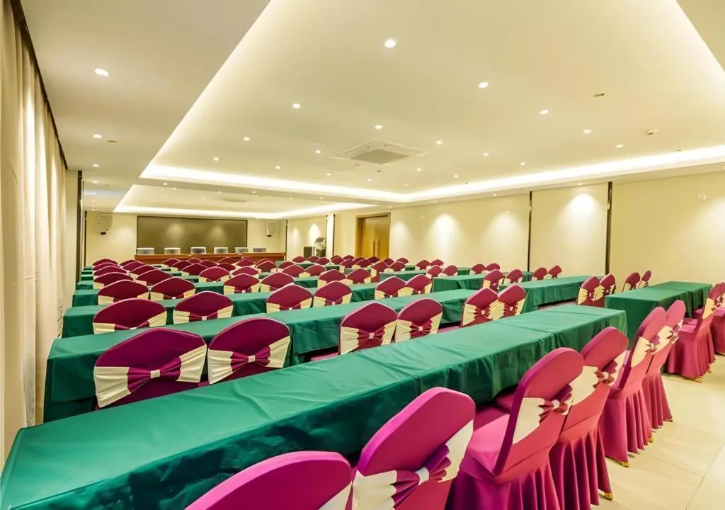 JTOUR Inn Hechi Yizhou Municipal Central Plaza