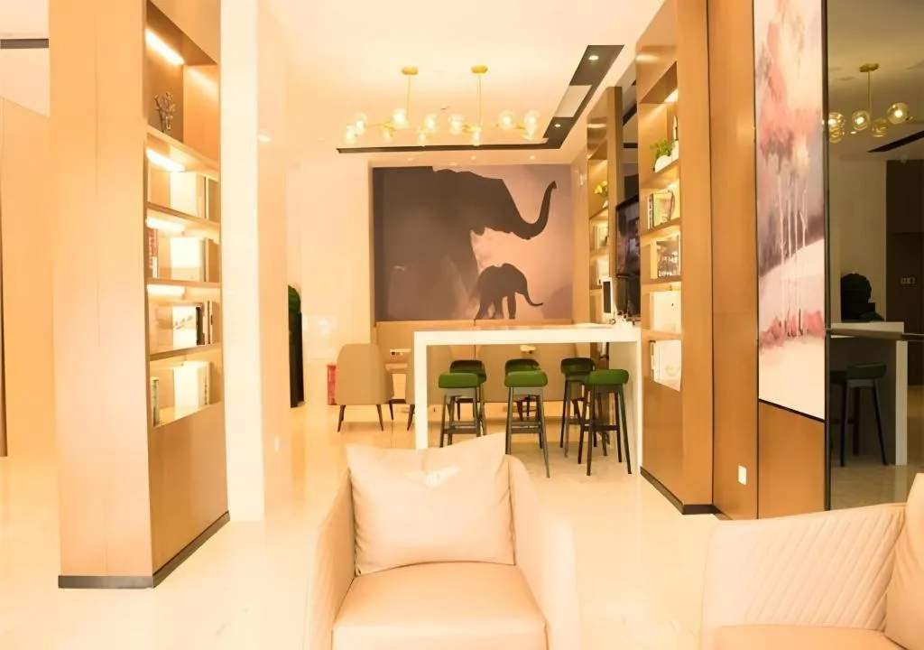 JTOUR Inn Hechi Yizhou Municipal Central Plaza