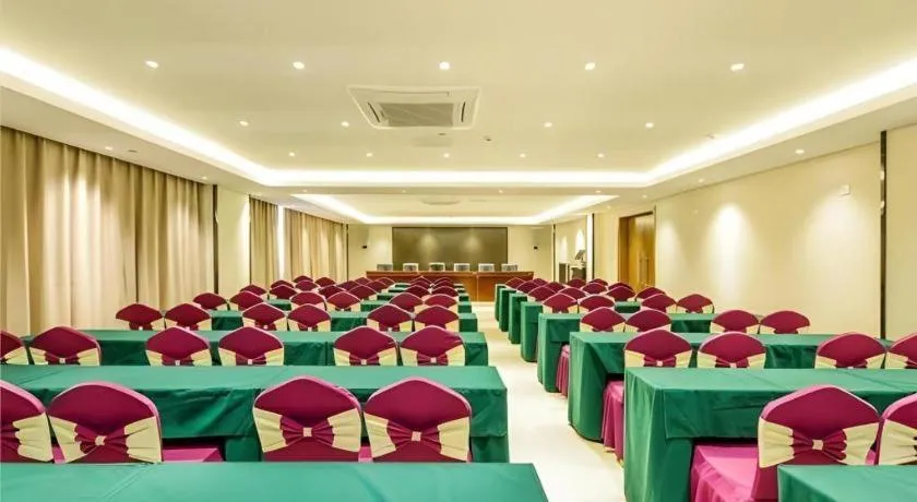 JTOUR Inn Hechi Yizhou Municipal Central Plaza