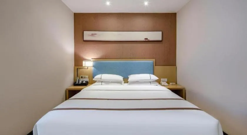 Bed in JTOUR Inn Hechi Yizhou Municipal Central Plaza