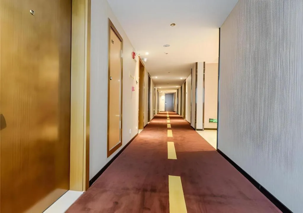 JTOUR Inn Hechi Yizhou Municipal Central Plaza